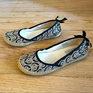 *NEW* UGG Espadrille-like Fur Flats - size 5.5
